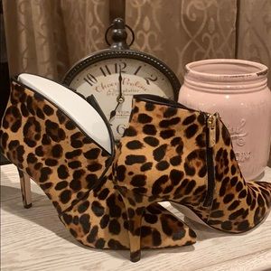Jessica Simpson  leopard booties !
